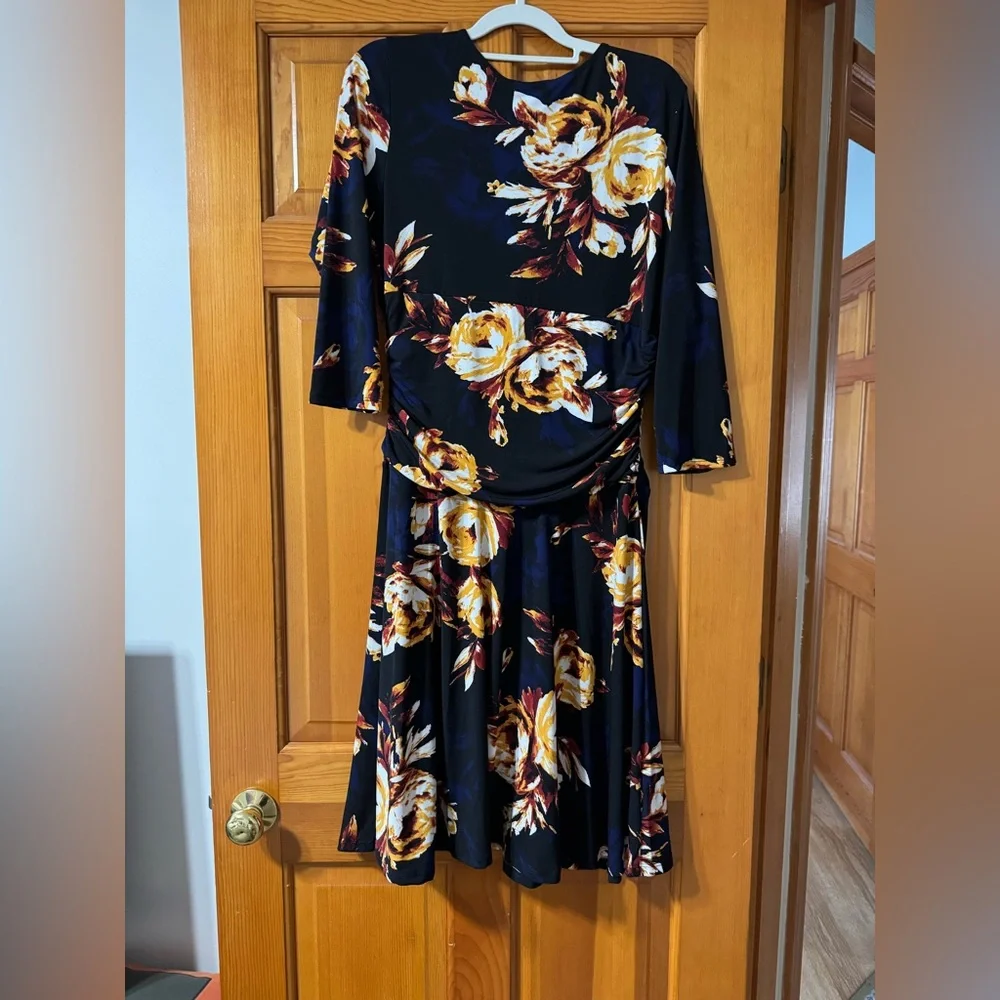 Floral Wrap Dress in Black and Yellow Size 12 - Picture 3 of 4